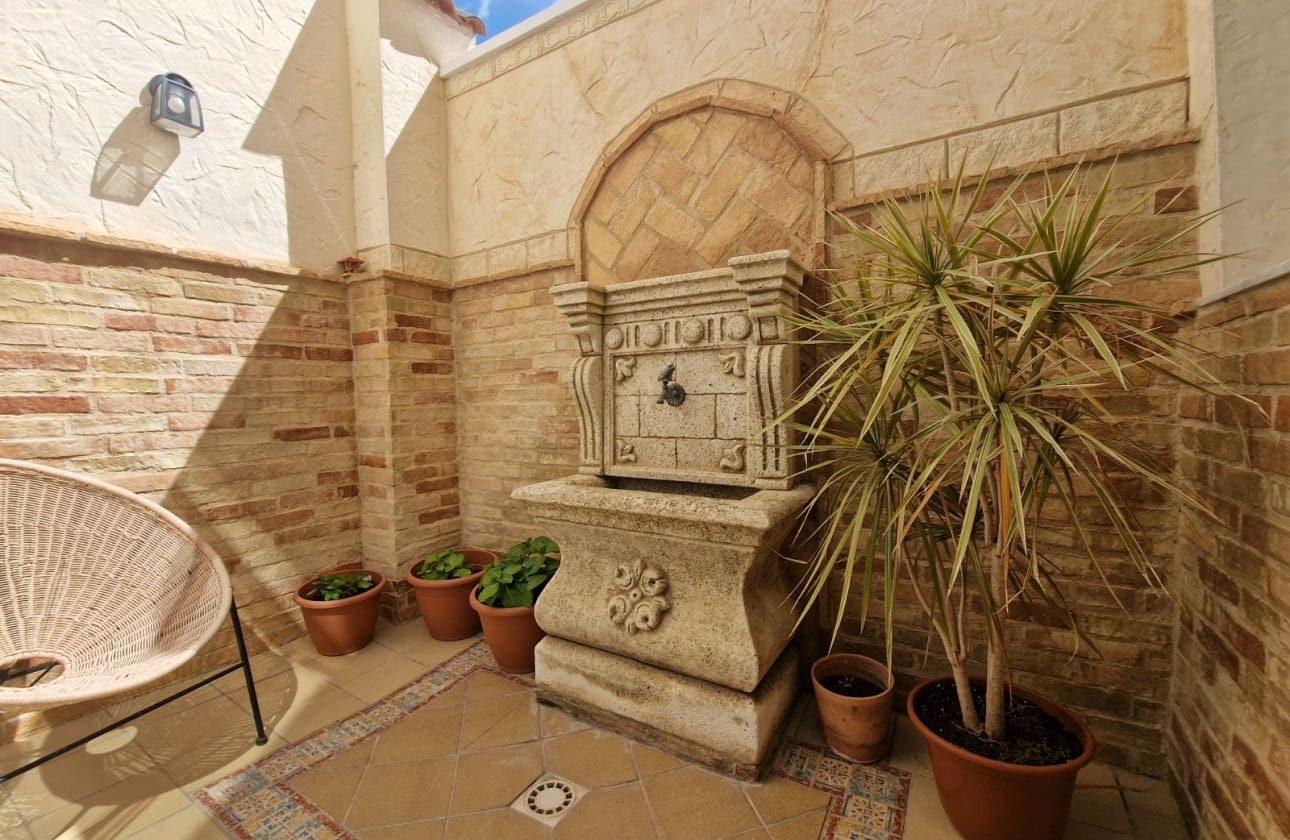 4 chambre Maison de Ville à vendre à Guardamar del Segura - 345 000 € (Ref: 9844034)