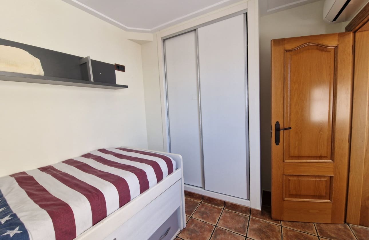 4 chambre Maison de Ville à vendre à Guardamar del Segura - 345 000 € (Ref: 9844034)