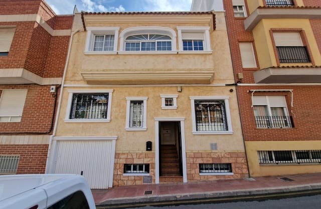 4 chambre Maison de Ville à vendre à Zona Pueblo, Guardamar del Segura - 345 000 € (Ref: 9844034)