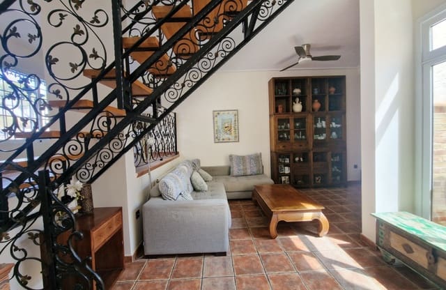 4 chambre Maison de Ville à vendre à Zona Pueblo, Guardamar del Segura - 345 000 € (Ref: 9844034)