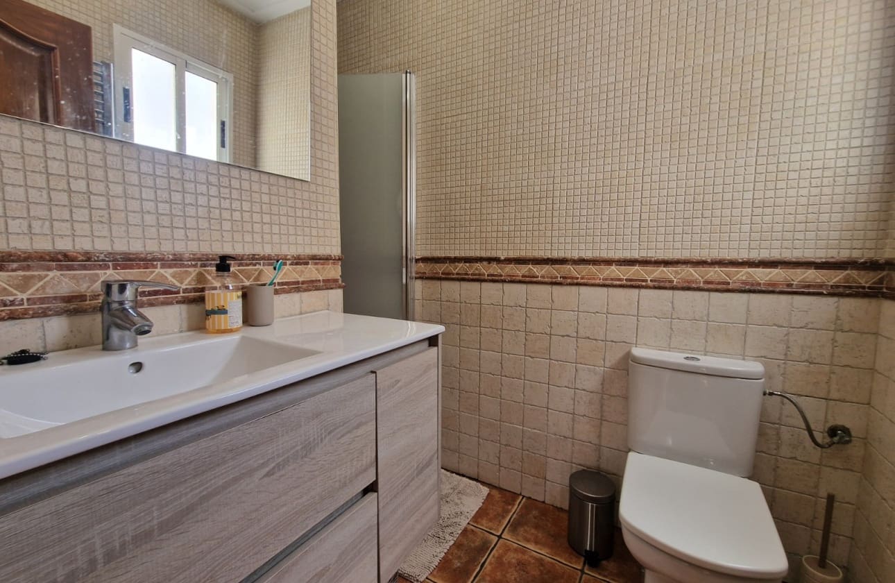 4 chambre Maison de Ville à vendre à Guardamar del Segura - 345 000 € (Ref: 9844034)
