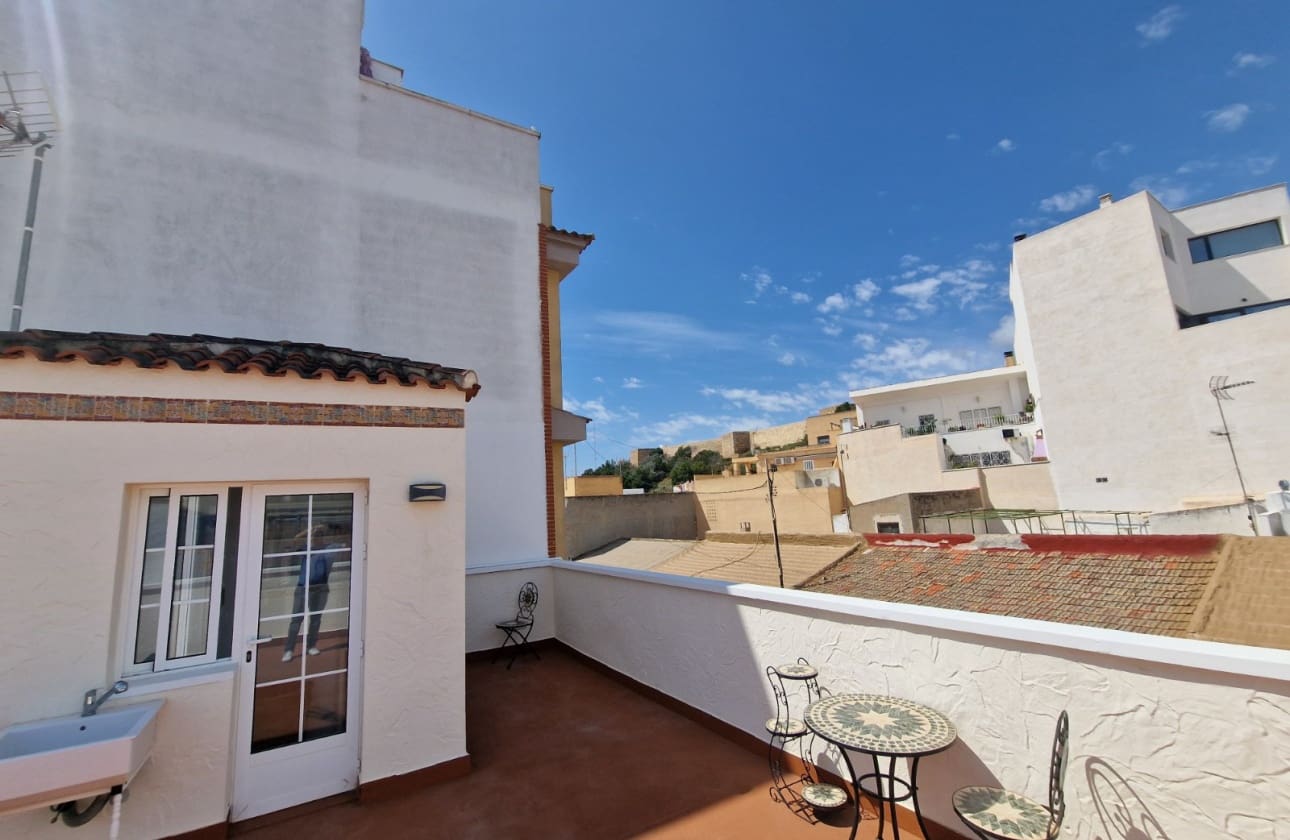 4 chambre Maison de Ville à vendre à Guardamar del Segura - 345 000 € (Ref: 9844034)