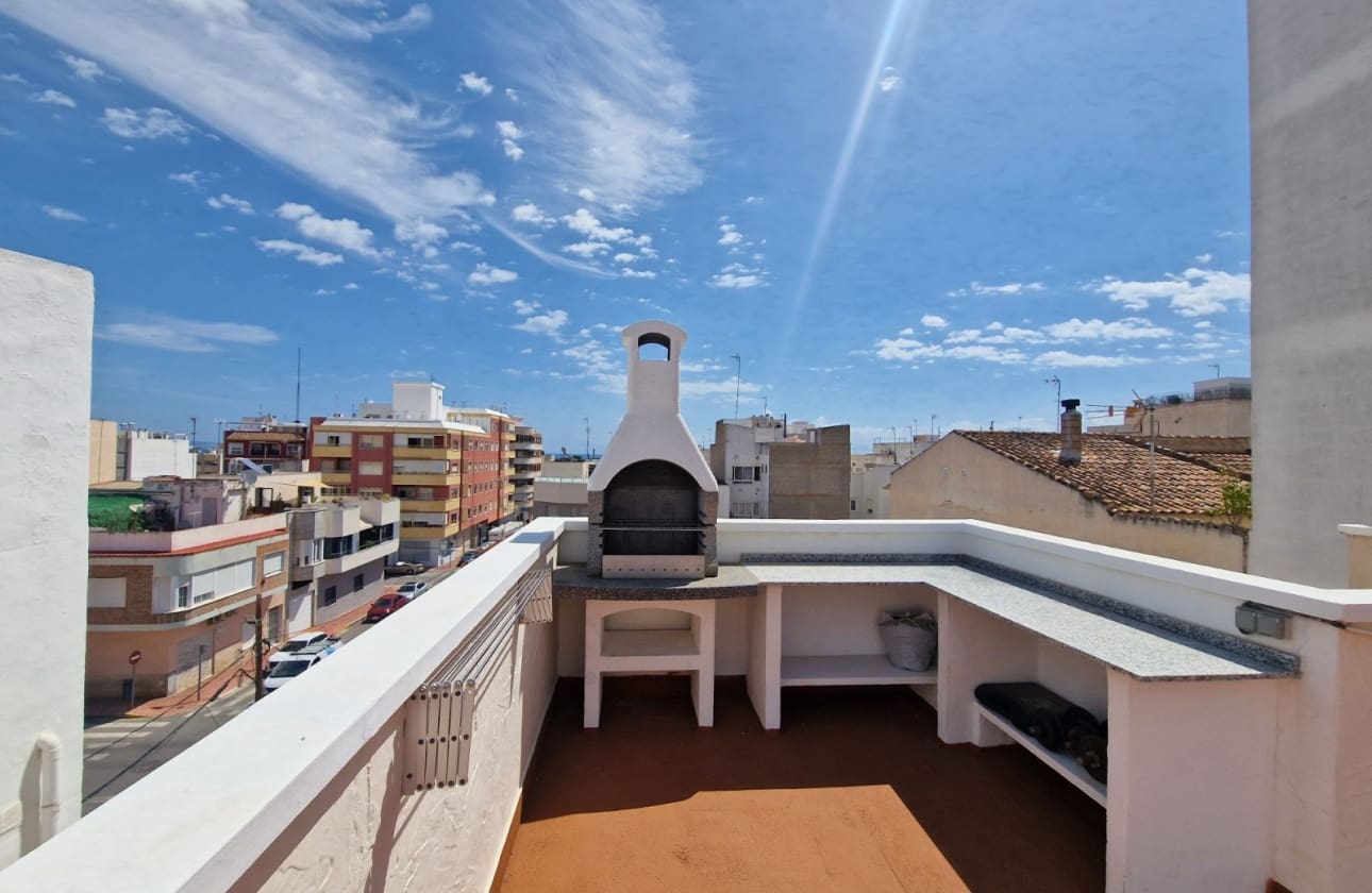 4 chambre Maison de Ville à vendre à Guardamar del Segura - 345 000 € (Ref: 9844034)