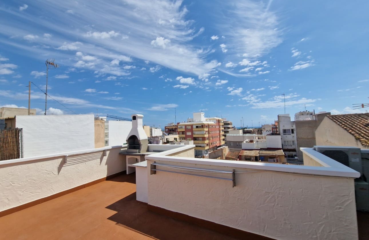 4 chambre Maison de Ville à vendre à Guardamar del Segura - 345 000 € (Ref: 9844034)