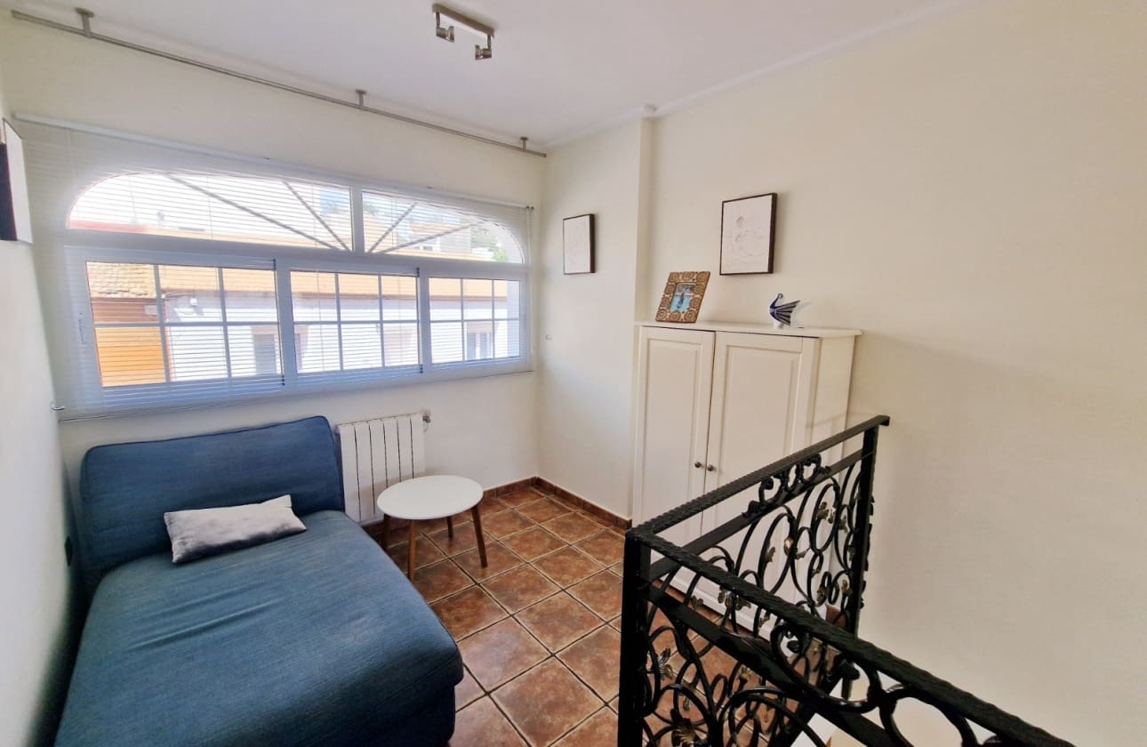4 chambre Maison de Ville à vendre à Guardamar del Segura - 345 000 € (Ref: 9844034)