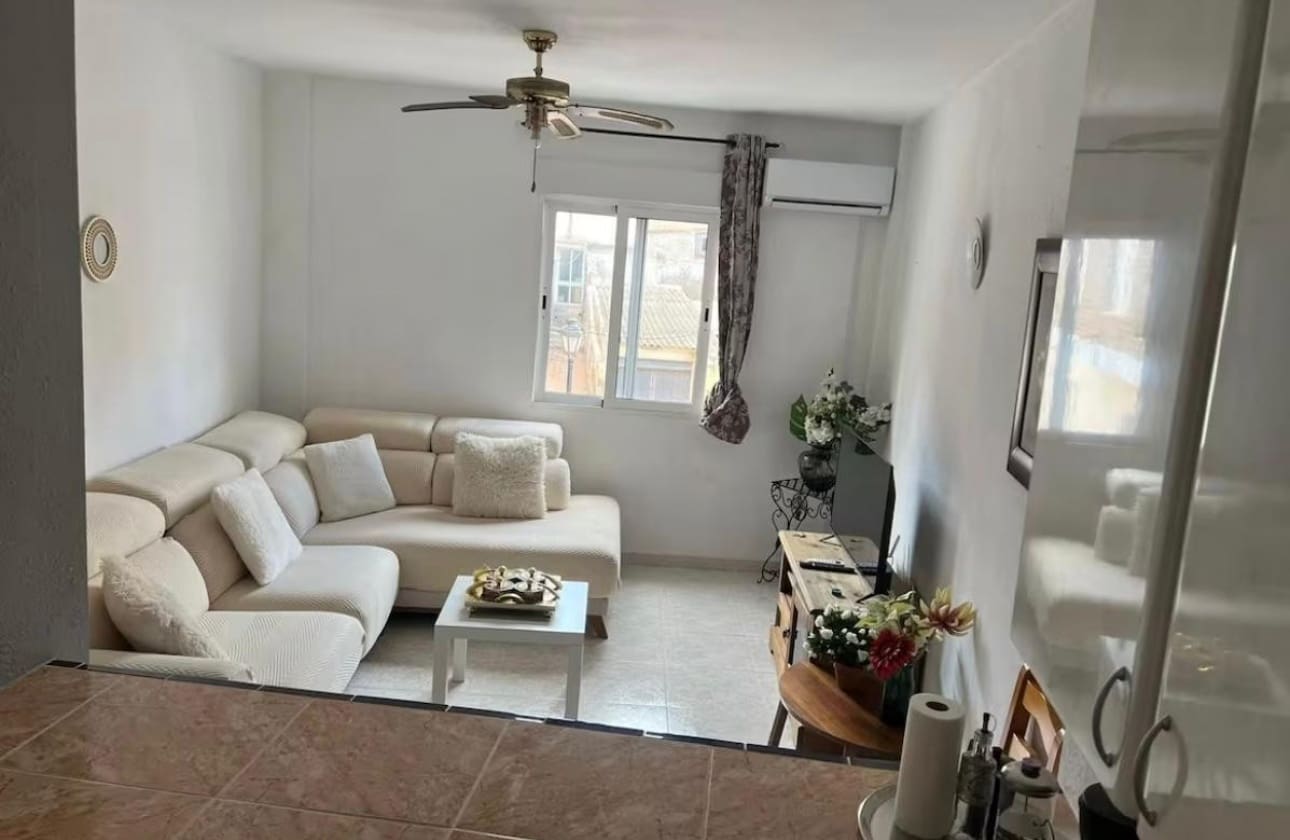 6 bedroom Apartment for sale in San Miguel de Salinas - € 270,000 (Ref: 9844037)