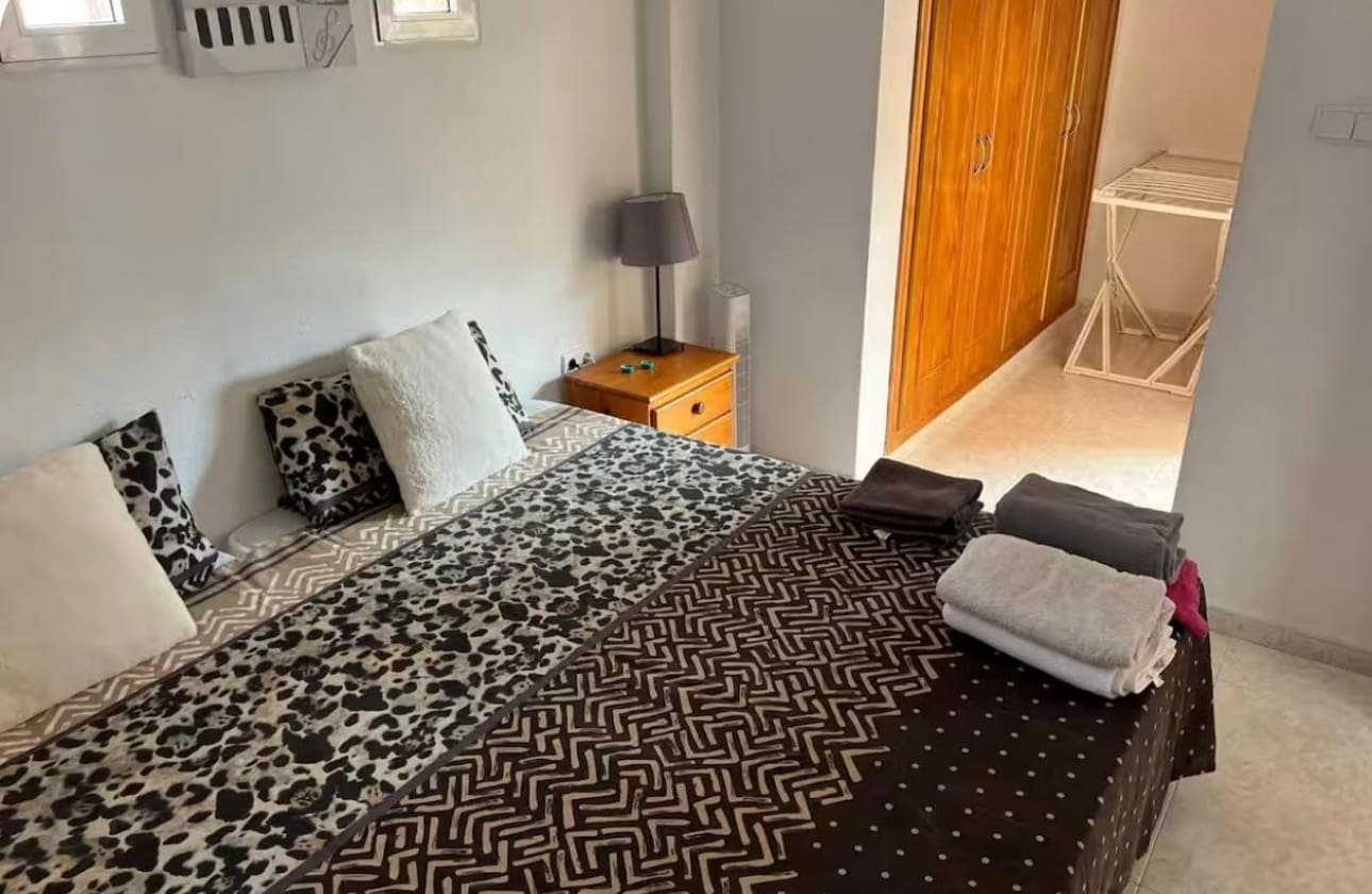 6 bedroom Apartment for sale in San Miguel de Salinas - € 270,000 (Ref: 9844037)