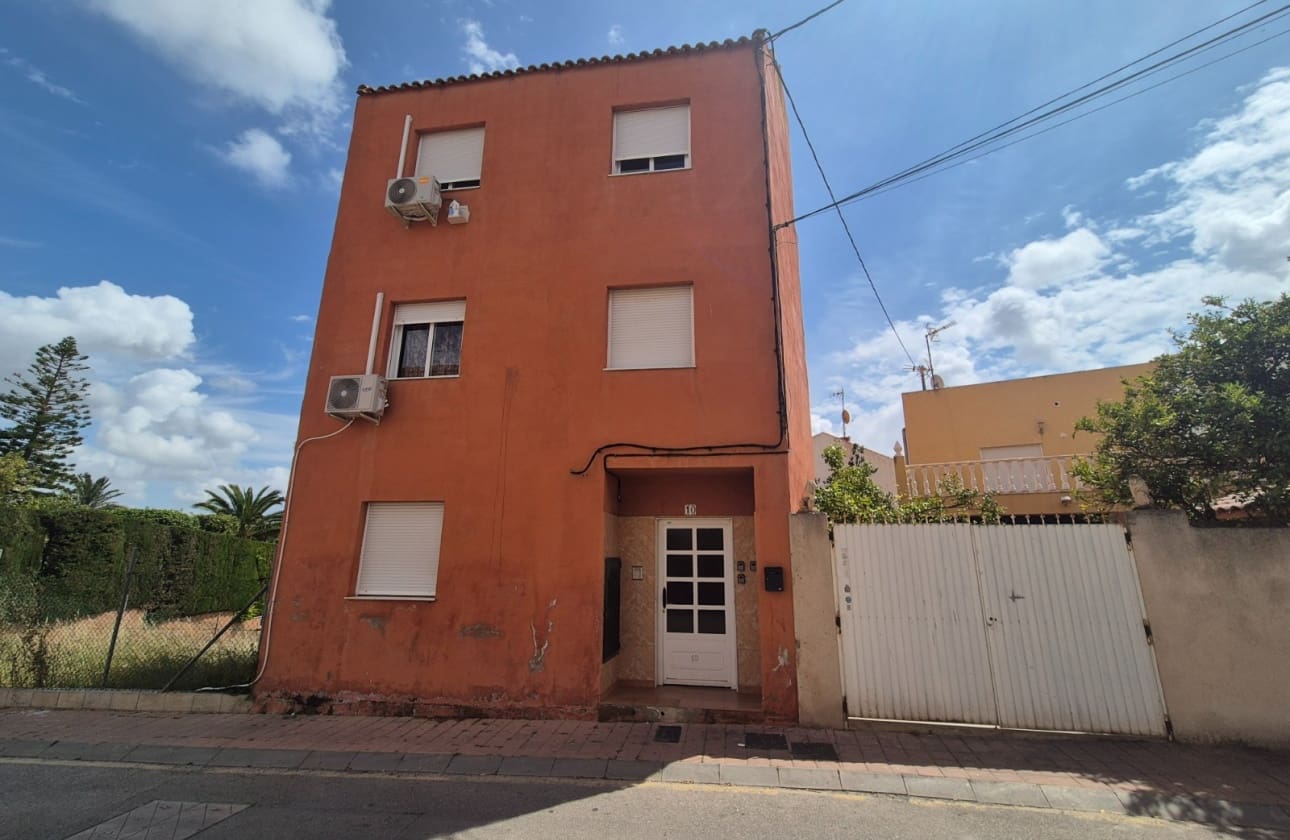 6 bedroom Apartment for sale in San Miguel de Salinas - € 270,000 (Ref: 9844037)