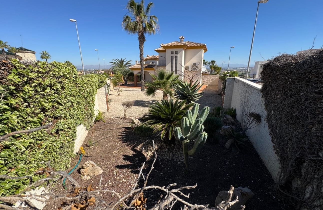 3 bedroom Villa for sale in La Marquesa with pool garage - € 420,000 (Ref: 9850418)