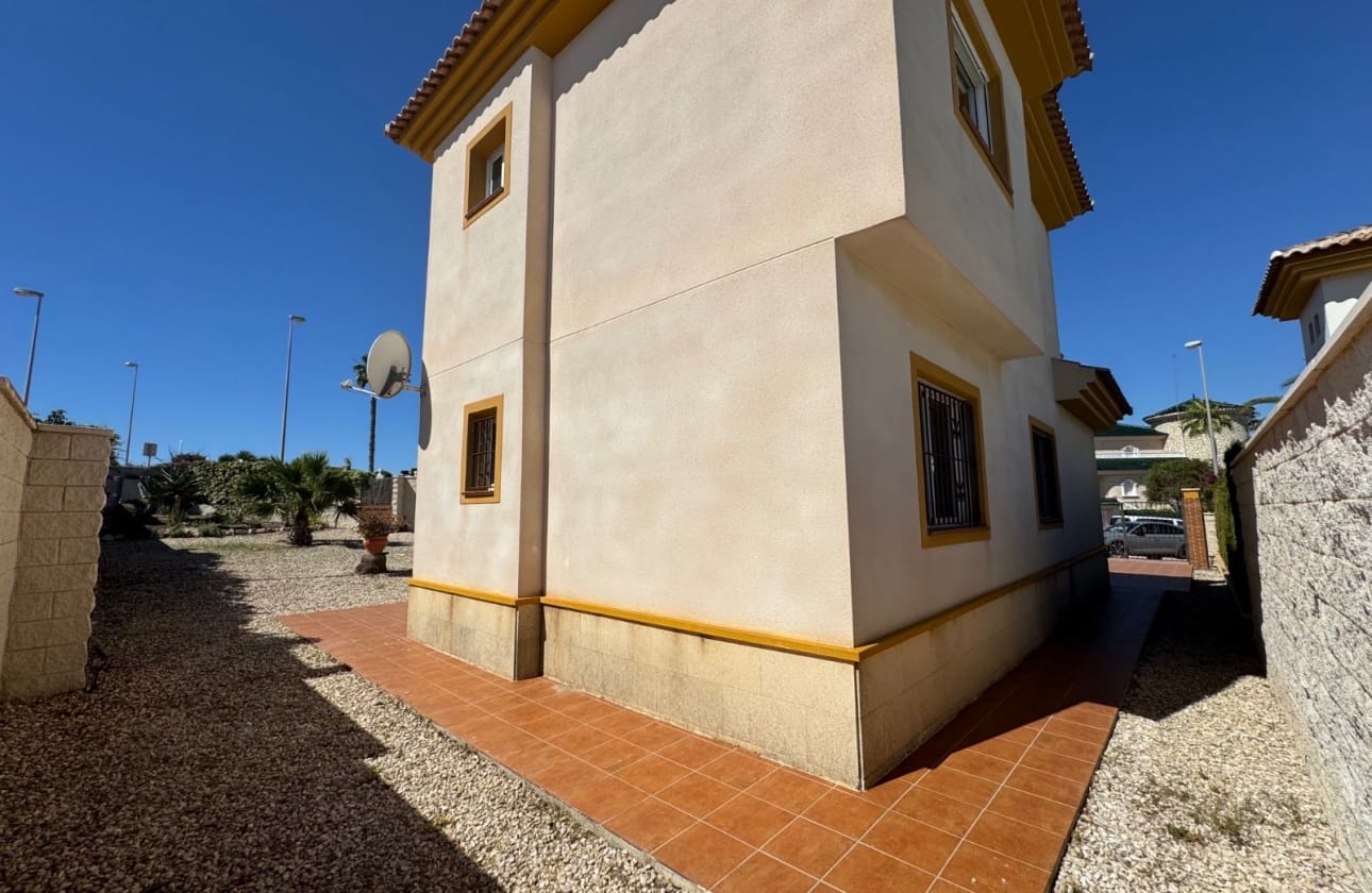 3 bedroom Villa for sale in La Marquesa with pool garage - € 420,000 (Ref: 9850418)