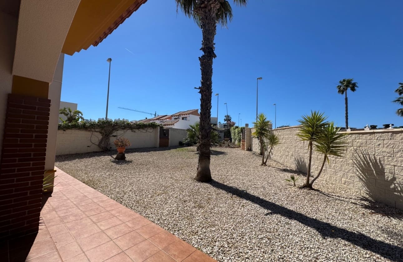 3 bedroom Villa for sale in La Marquesa with pool garage - € 420,000 (Ref: 9850418)