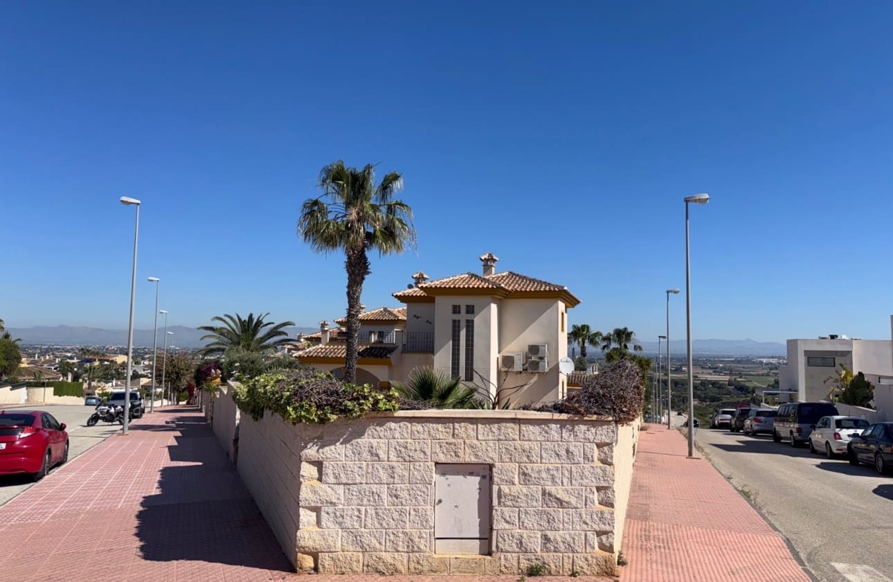 3 bedroom Villa for sale in La Marquesa with pool garage - € 420,000 (Ref: 9850418)