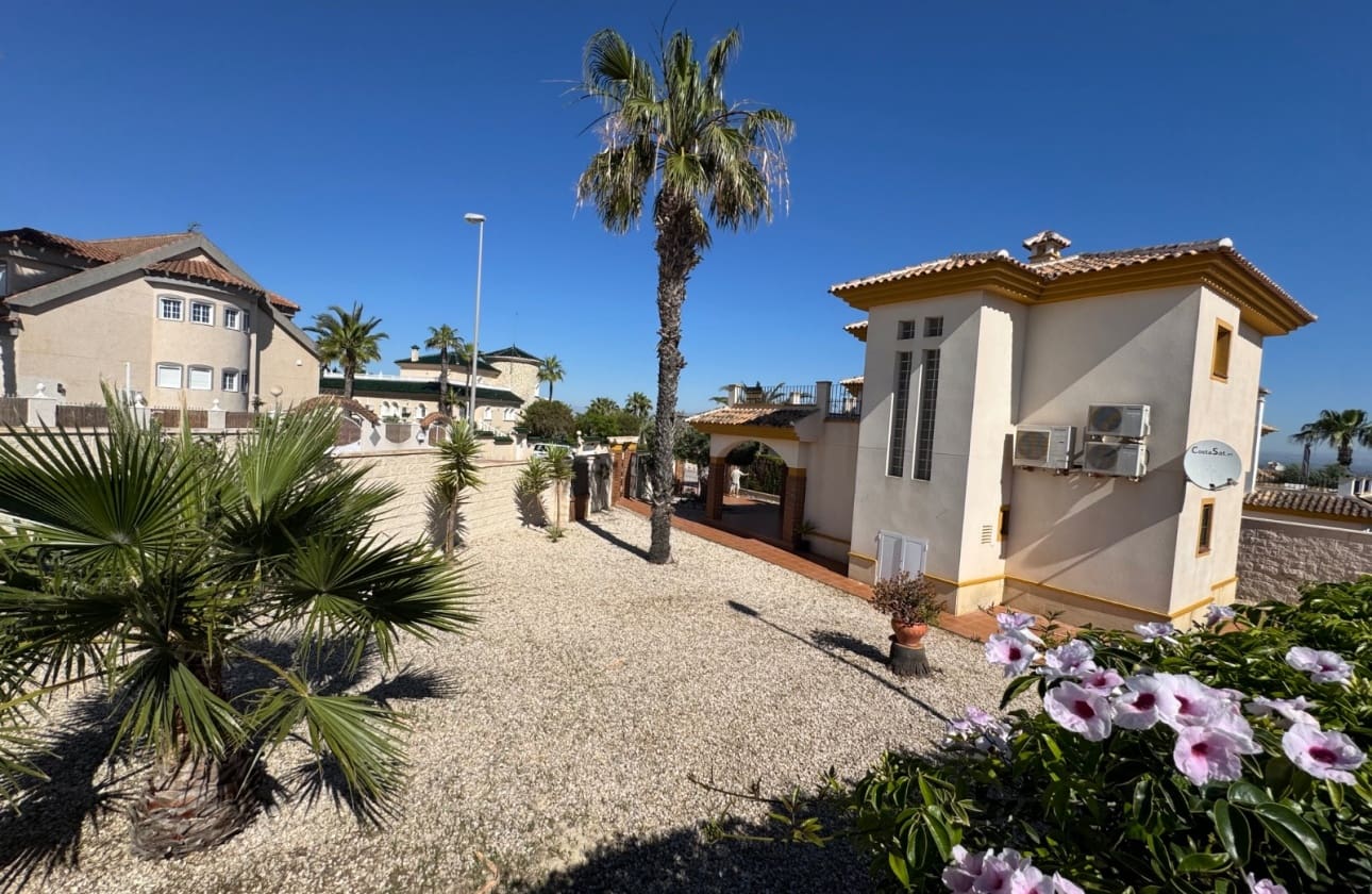 3 bedroom Villa for sale in La Marquesa with pool garage - € 420,000 (Ref: 9850418)