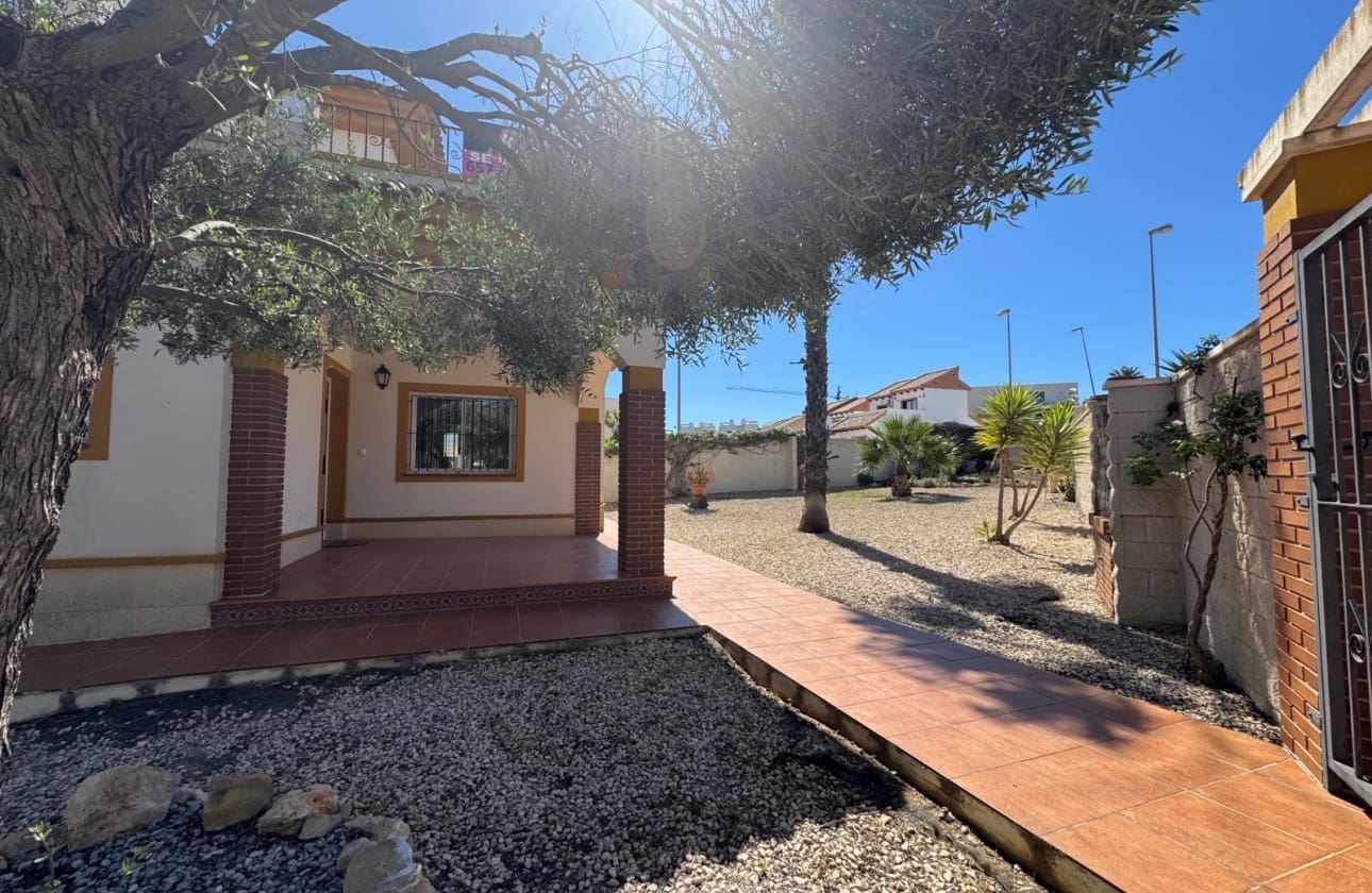 3 bedroom Villa for sale in La Marquesa with pool garage - € 420,000 (Ref: 9850418)