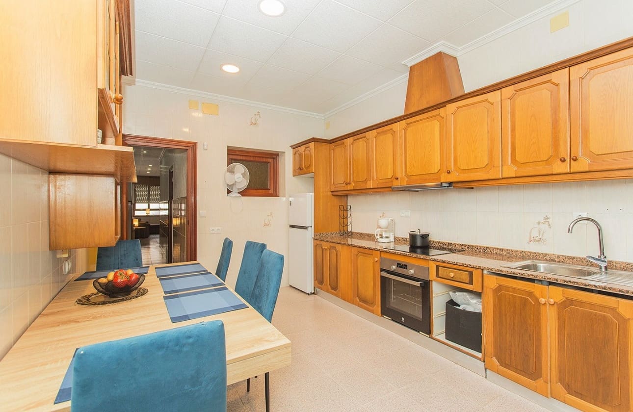 5 soverom Hus til salgs i Torrevieja - € 249 000 (Ref: 9858731)