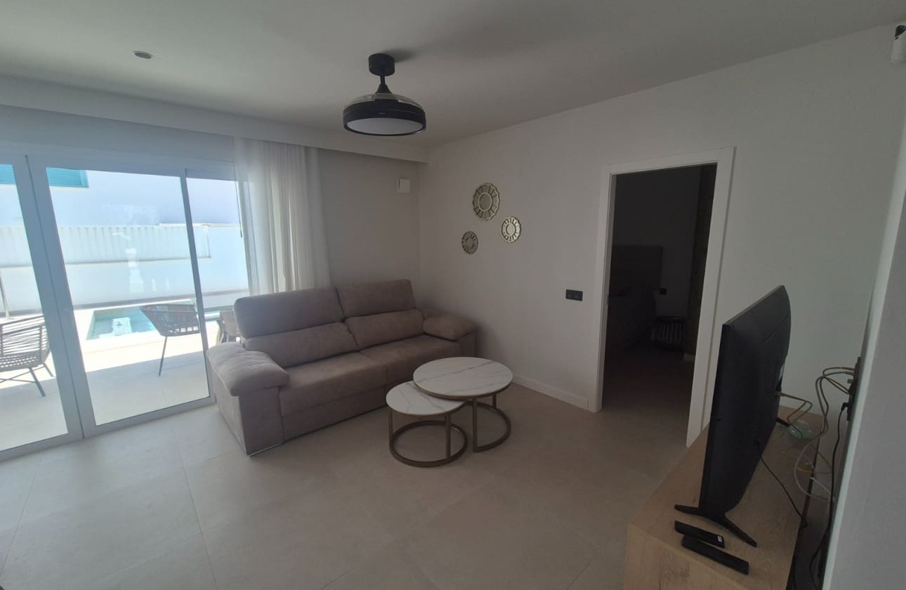 3 slaapkamer Bungalow te koop in Torre de la Horadada met zwembad garage - € 385.000 (Ref: 9866112)