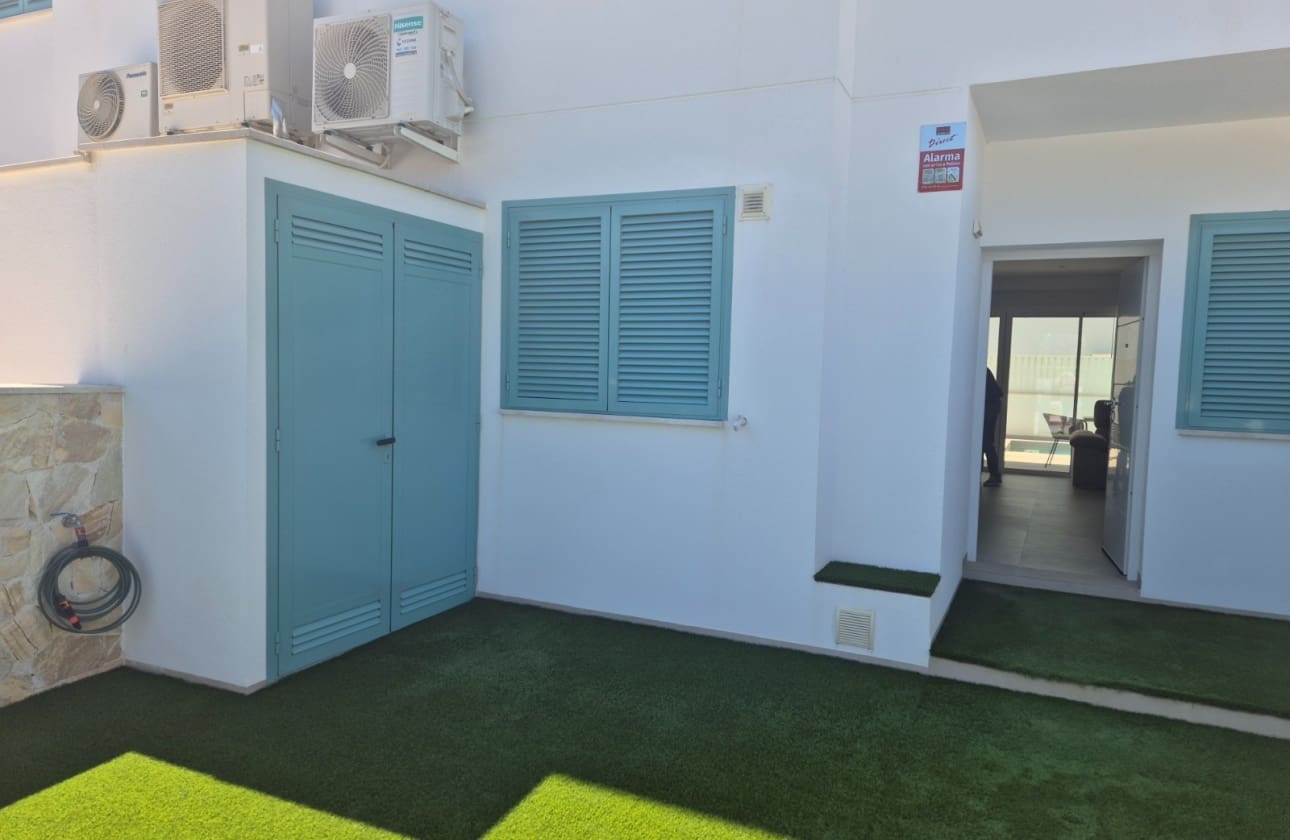 3 slaapkamer Bungalow te koop in Torre de la Horadada met zwembad garage - € 385.000 (Ref: 9866112)