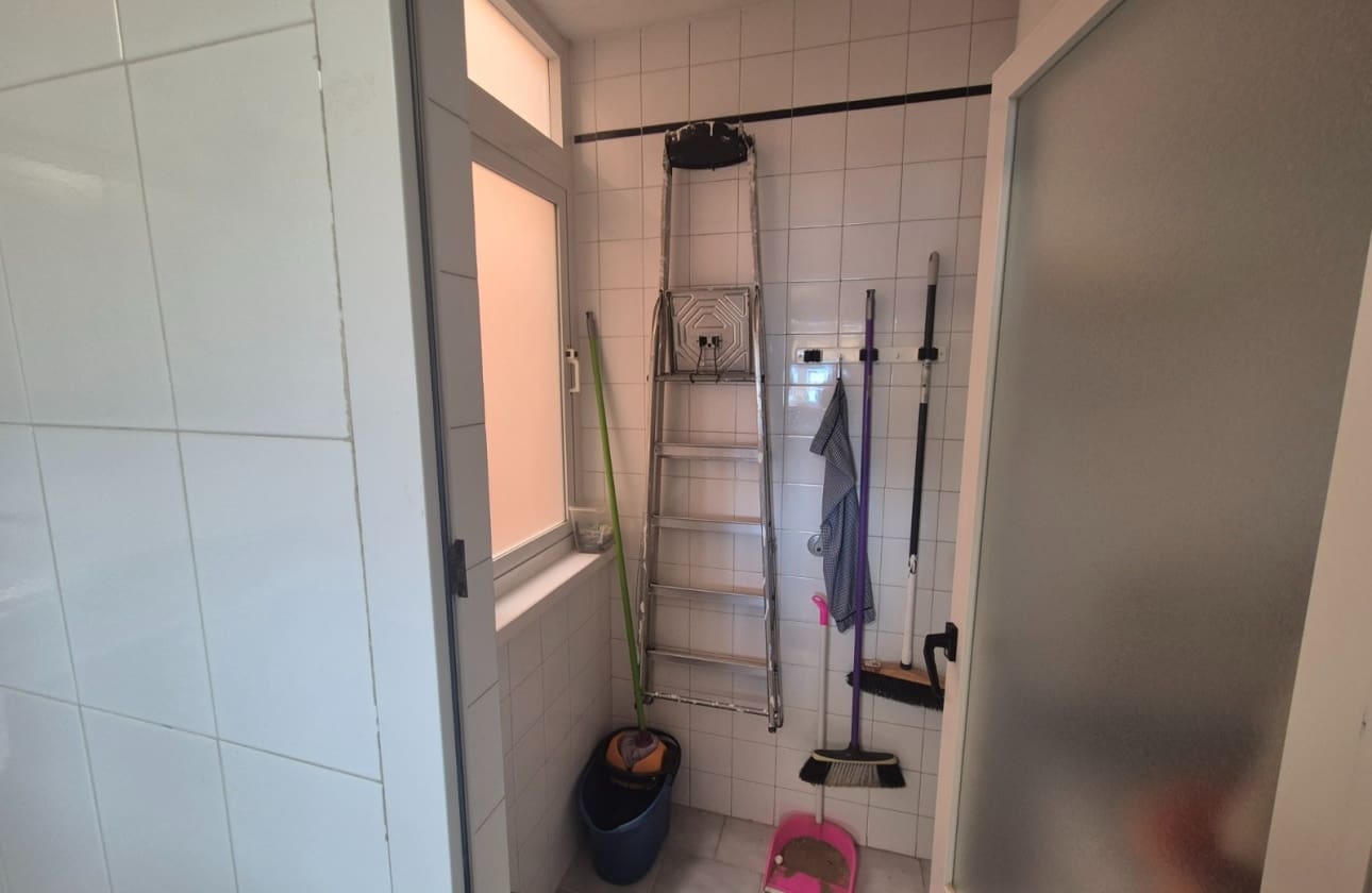 3 sovrum Strandlägenhet till salu i Torrevieja med garage - 350 000 € (Ref: 9872302)