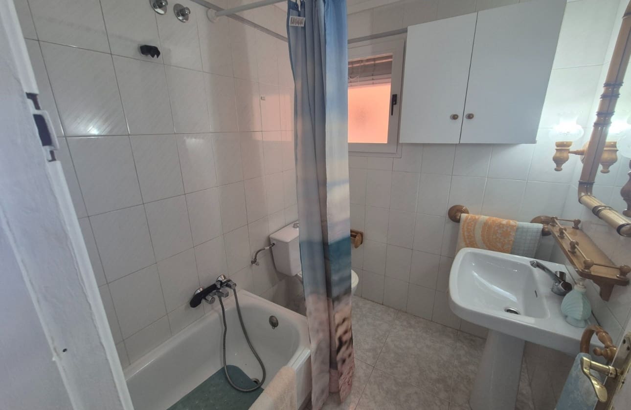 3 sovrum Strandlägenhet till salu i Torrevieja med garage - 350 000 € (Ref: 9872302)