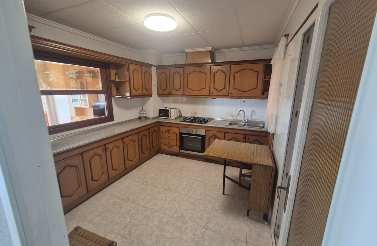 3 sovrum Strandlägenhet till salu i Torrevieja med garage - 350 000 € (Ref: 9872302)