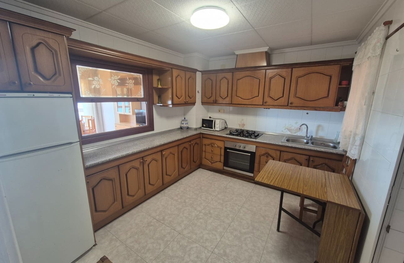 3 sovrum Strandlägenhet till salu i Torrevieja med garage - 350 000 € (Ref: 9872302)