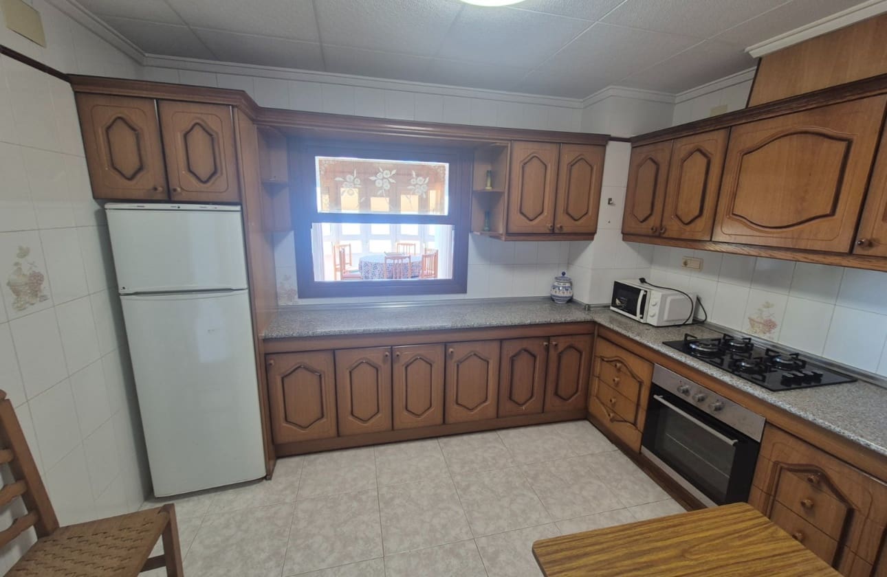 3 sovrum Strandlägenhet till salu i Torrevieja med garage - 350 000 € (Ref: 9872302)