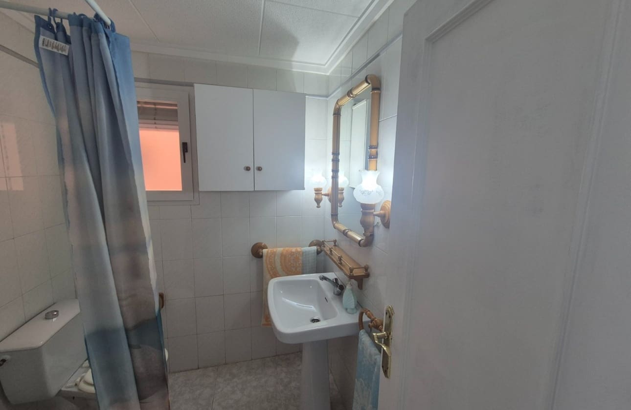 3 sovrum Strandlägenhet till salu i Torrevieja med garage - 350 000 € (Ref: 9872302)