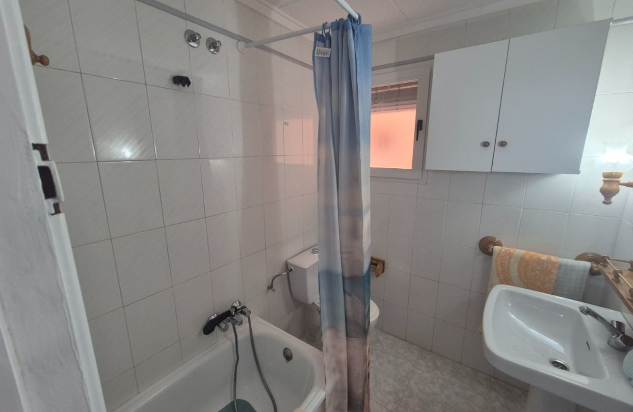 3 sovrum Strandlägenhet till salu i Torrevieja med garage - 350 000 € (Ref: 9872302)