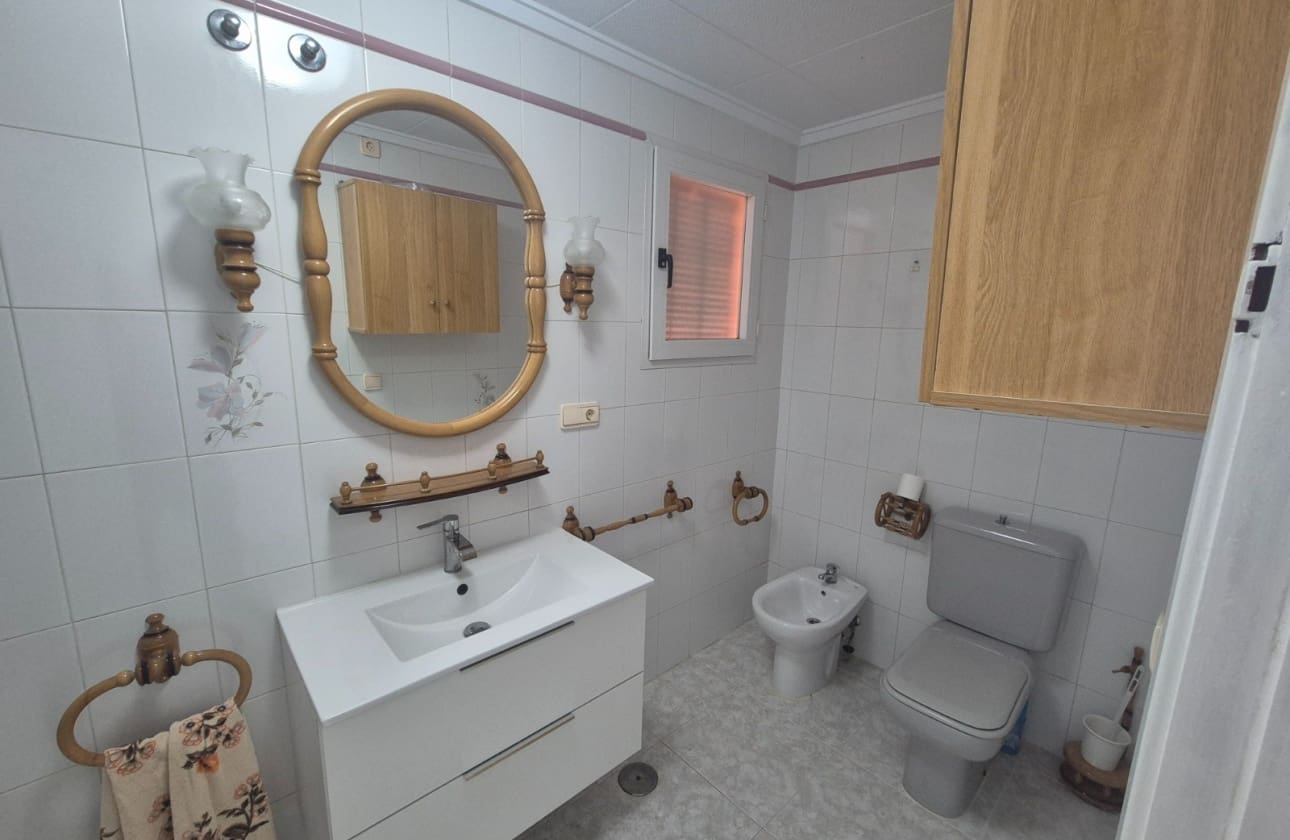3 sovrum Strandlägenhet till salu i Torrevieja med garage - 350 000 € (Ref: 9872302)