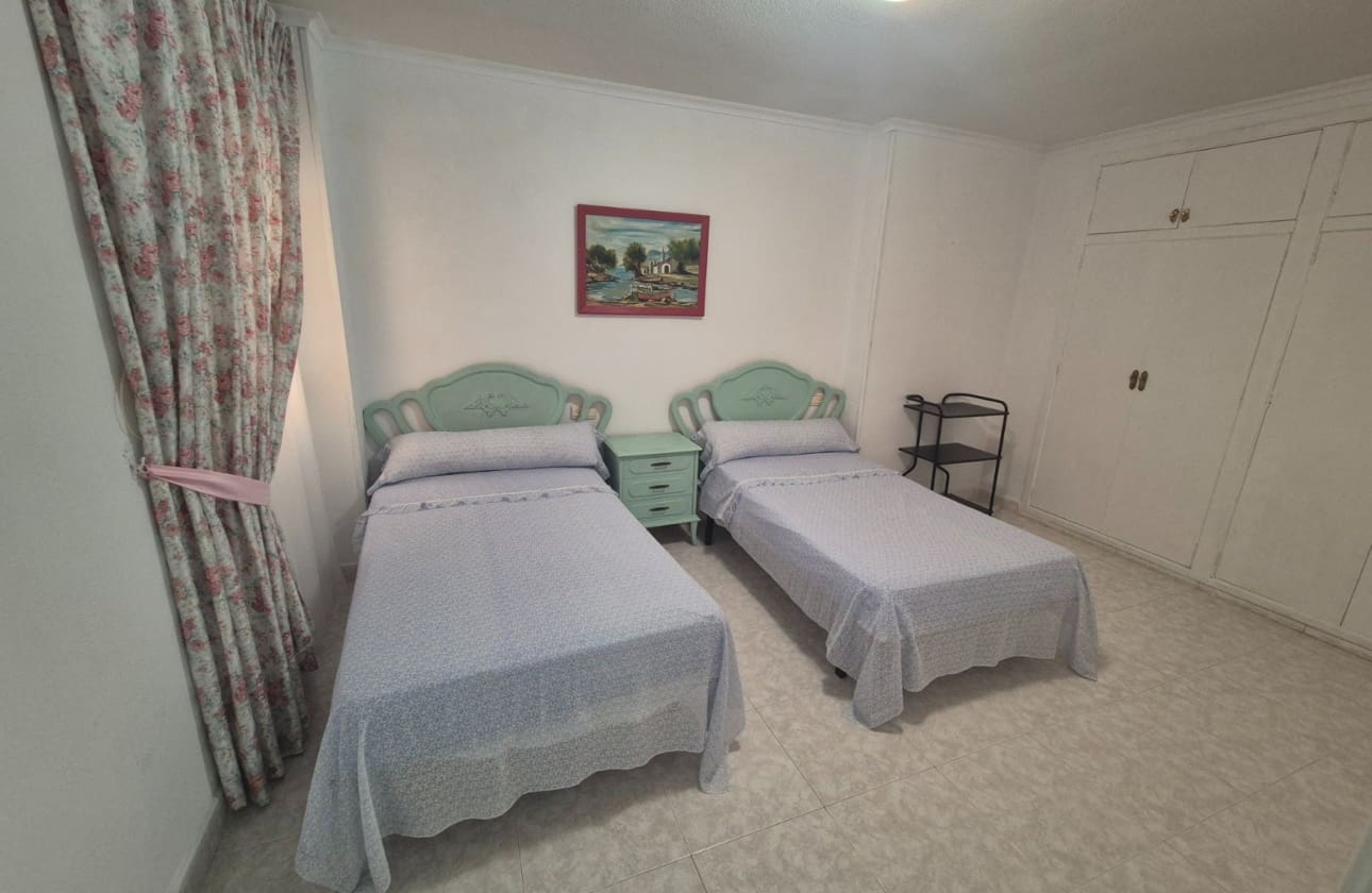 3 sovrum Strandlägenhet till salu i Torrevieja med garage - 350 000 € (Ref: 9872302)