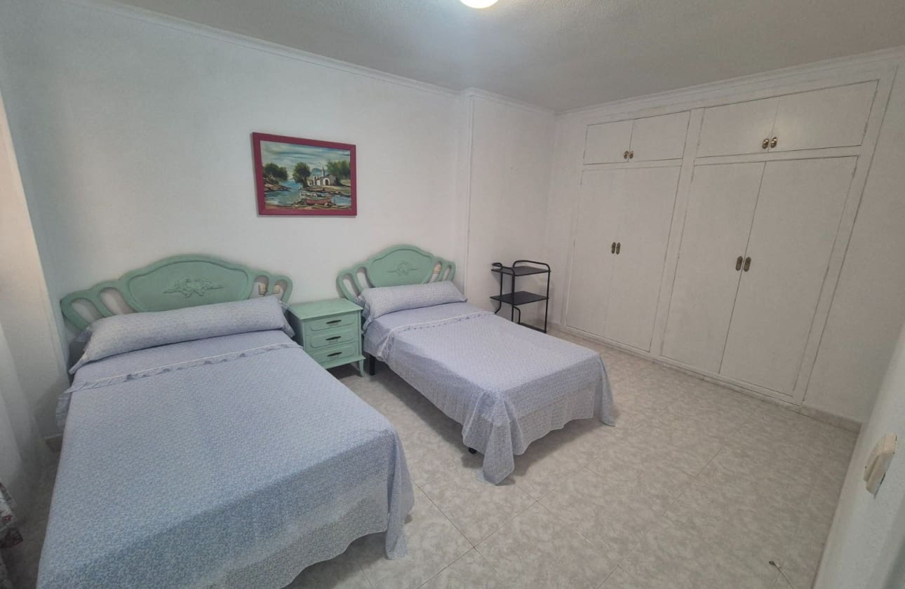 3 sovrum Strandlägenhet till salu i Torrevieja med garage - 350 000 € (Ref: 9872302)