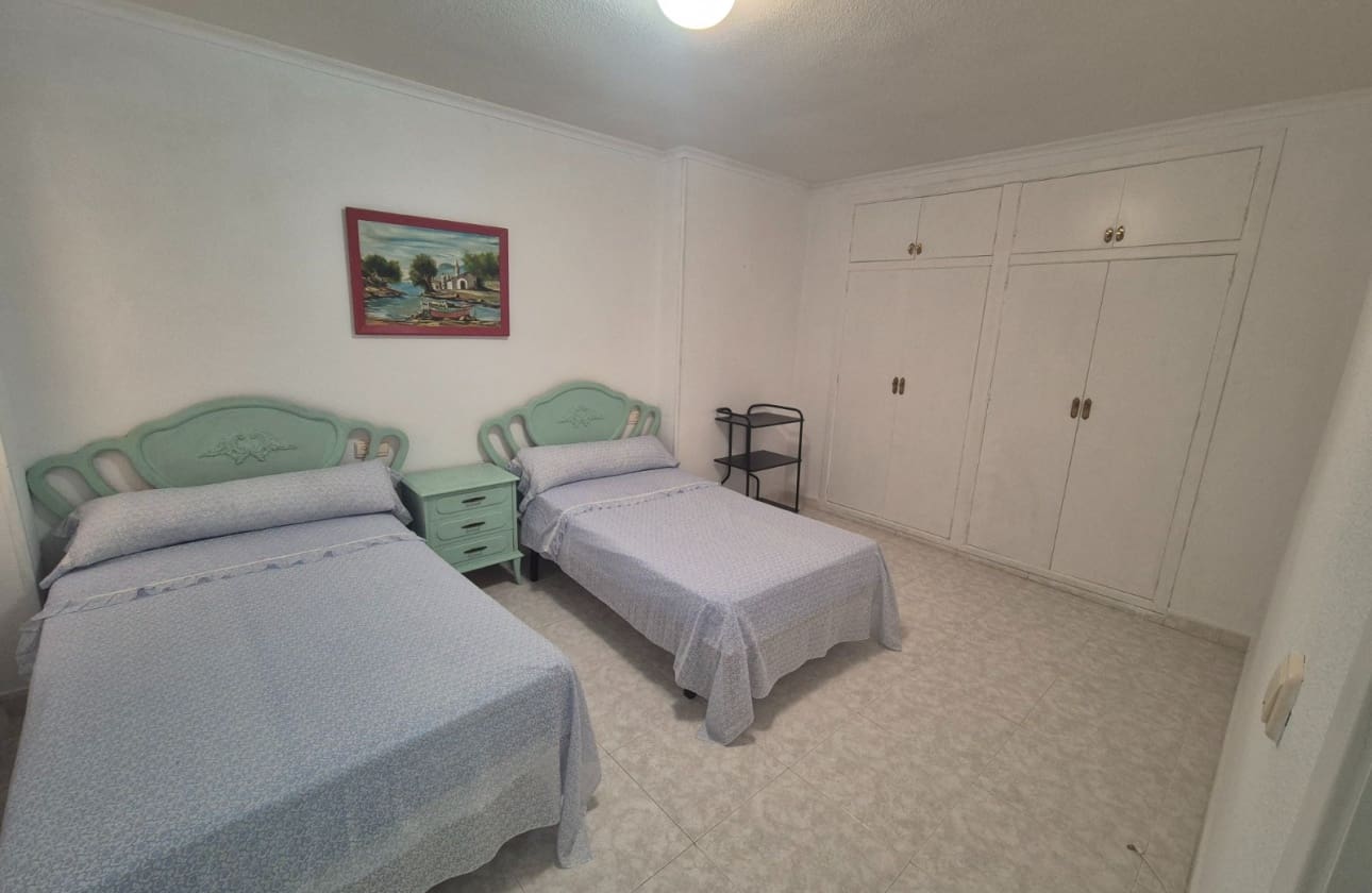 3 sovrum Strandlägenhet till salu i Torrevieja med garage - 350 000 € (Ref: 9872302)