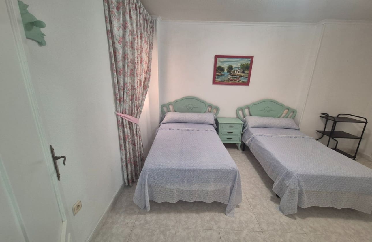 3 sovrum Strandlägenhet till salu i Torrevieja med garage - 350 000 € (Ref: 9872302)