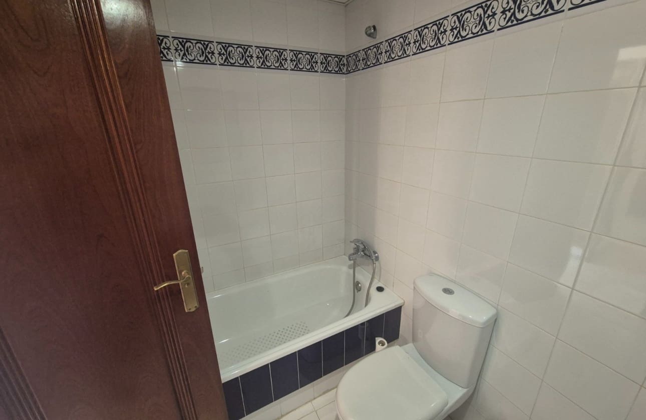 2 quarto Apartamento para venda em Torrevieja com piscina - 186 000 € (Ref: 9872303)