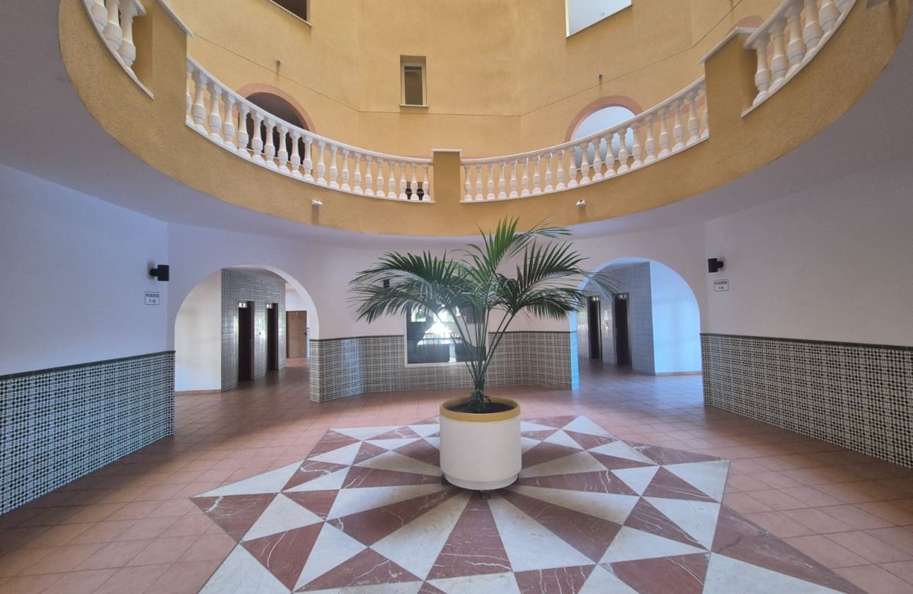 2 quarto Apartamento para venda em Torrevieja com piscina - 186 000 € (Ref: 9872303)