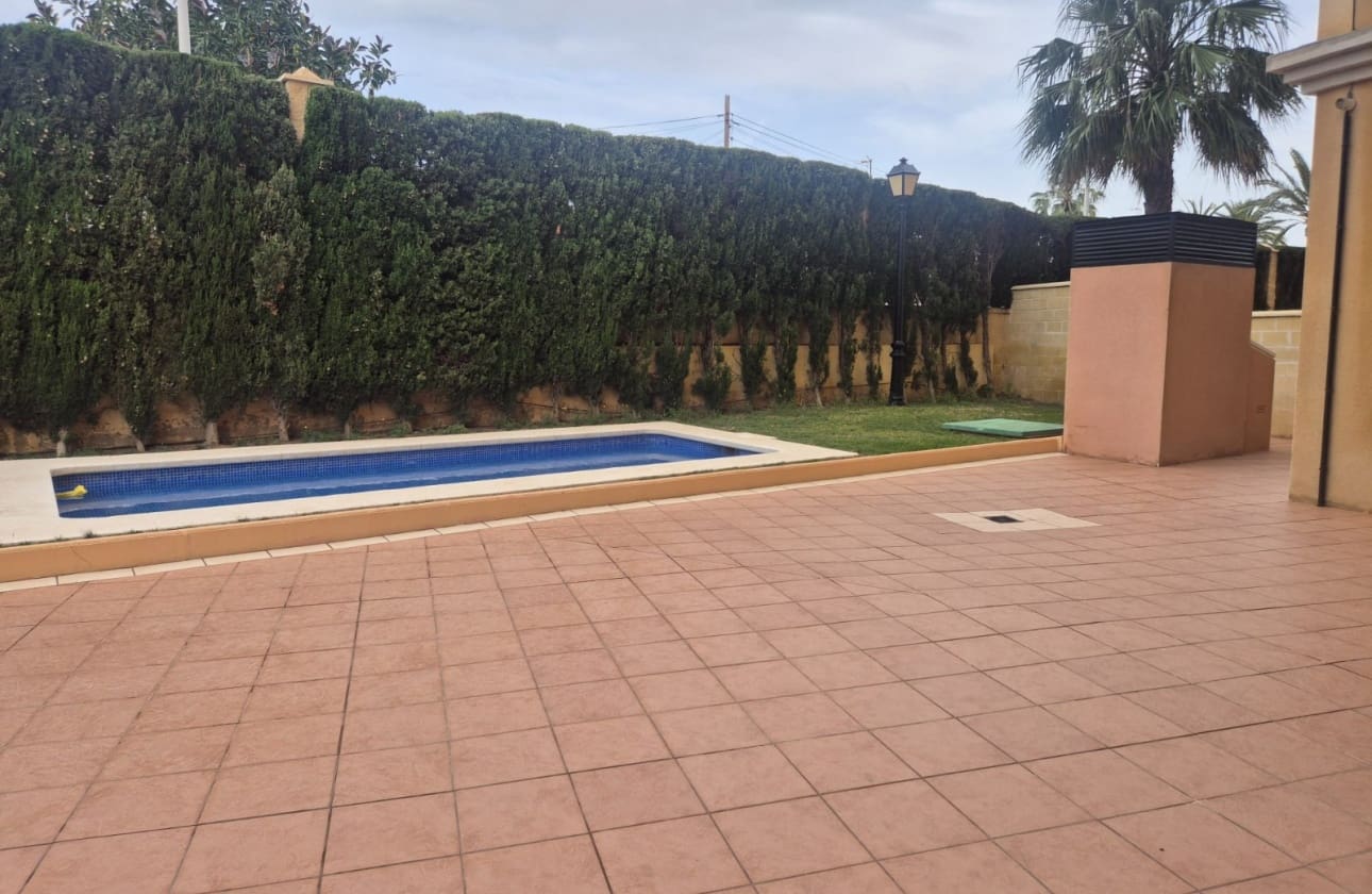 2 quarto Apartamento para venda em Torrevieja com piscina - 186 000 € (Ref: 9872303)