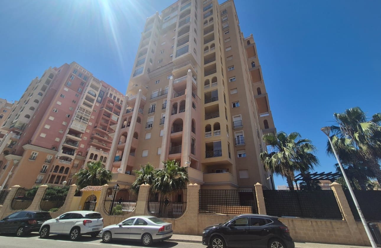 2 quarto Apartamento para venda em Torrevieja com piscina - 186 000 € (Ref: 9872303)
