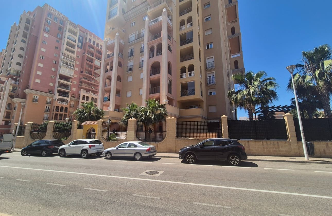 2 quarto Apartamento para venda em Torrevieja com piscina - 186 000 € (Ref: 9872303)