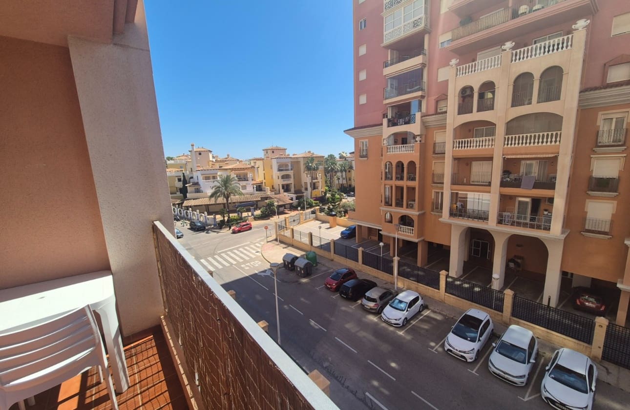 2 quarto Apartamento para venda em Torrevieja com piscina - 186 000 € (Ref: 9872303)