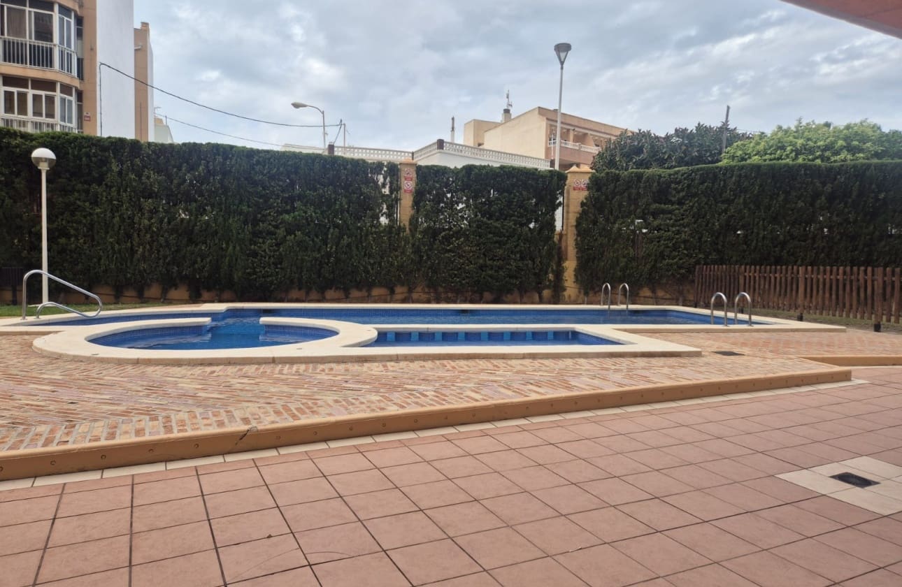 2 quarto Apartamento para venda em Torrevieja com piscina - 186 000 € (Ref: 9872303)