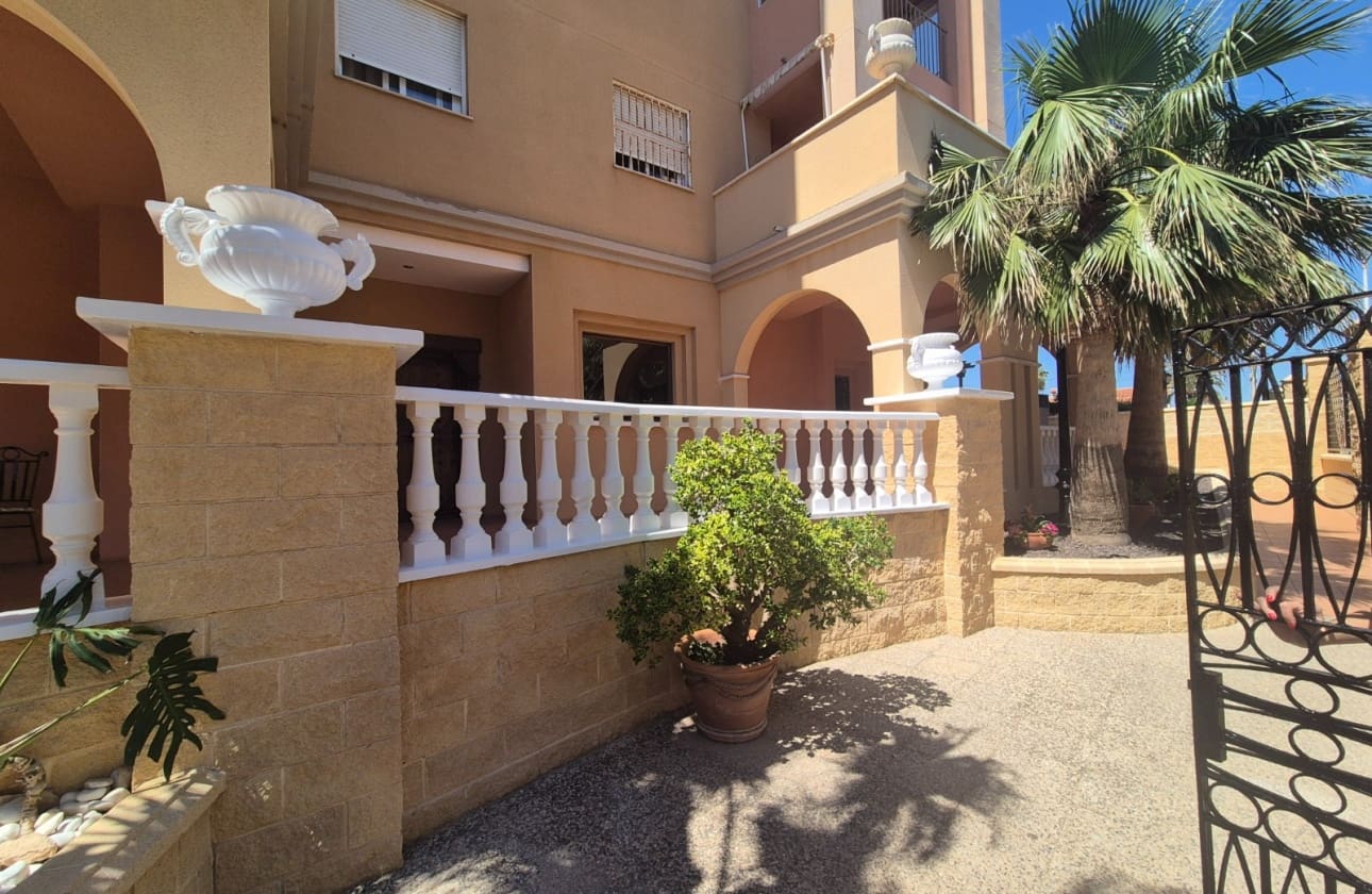 2 quarto Apartamento para venda em Torrevieja com piscina - 186 000 € (Ref: 9872303)