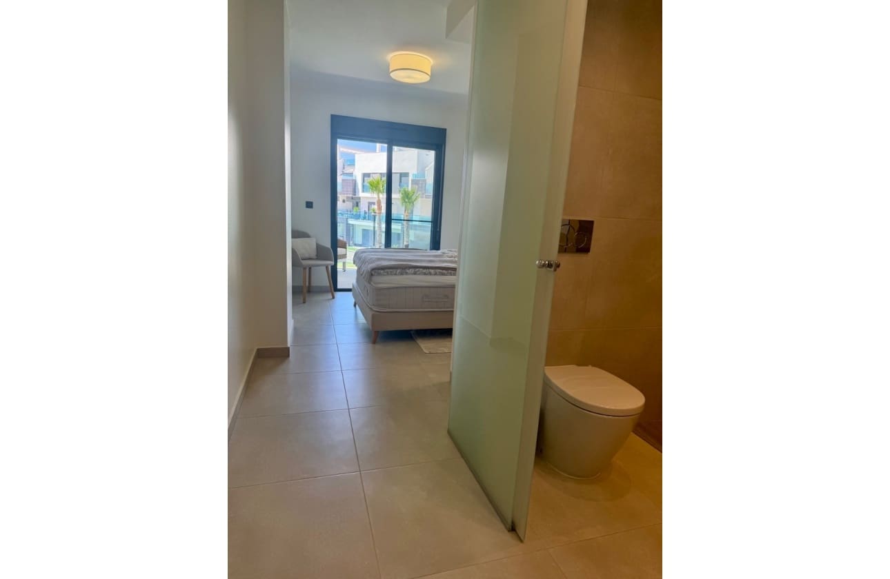 2 Zimmer Apartment zu verkaufen in El Raso mit Pool - 289.000 € (Ref: 9913796)
