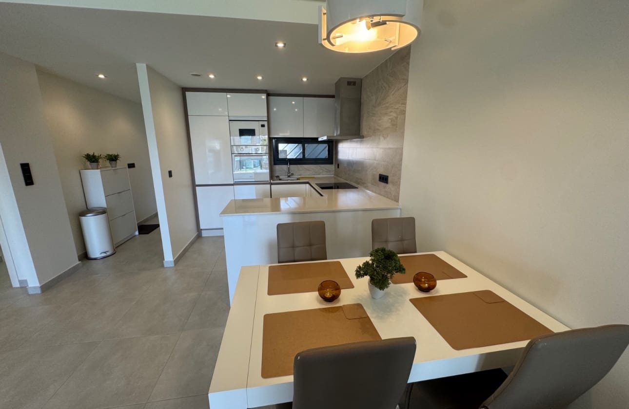 2 Zimmer Apartment zu verkaufen in El Raso mit Pool - 289.000 € (Ref: 9913796)
