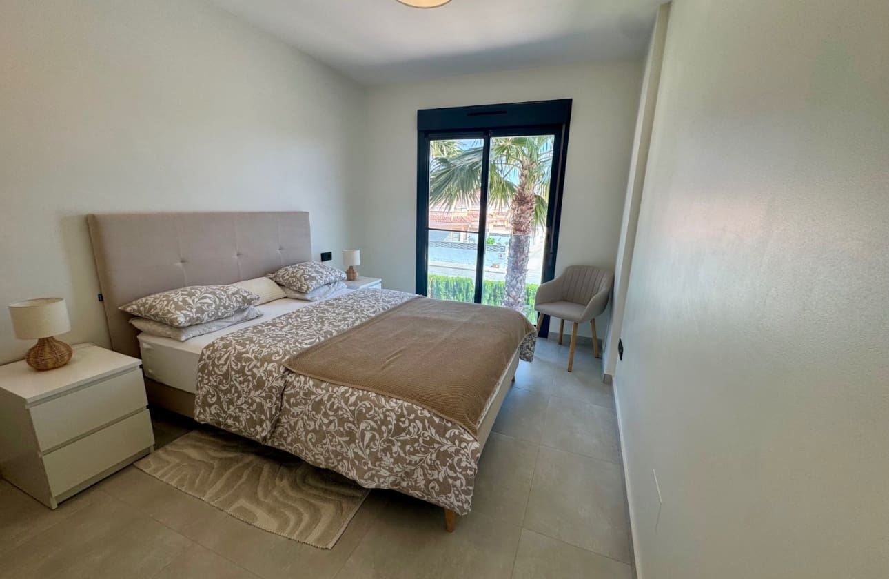 2 Zimmer Apartment zu verkaufen in El Raso mit Pool - 289.000 € (Ref: 9913796)