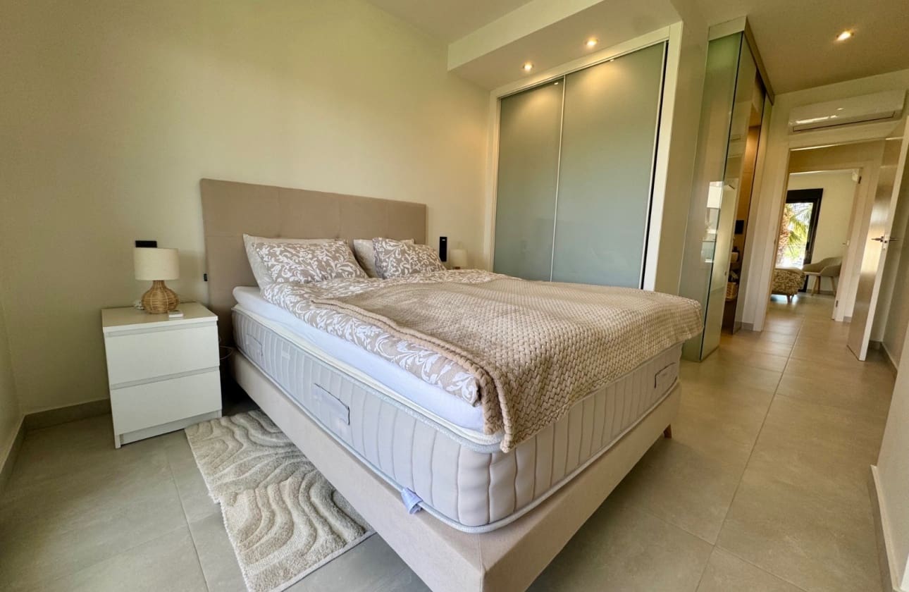 2 Zimmer Apartment zu verkaufen in El Raso mit Pool - 289.000 € (Ref: 9913796)