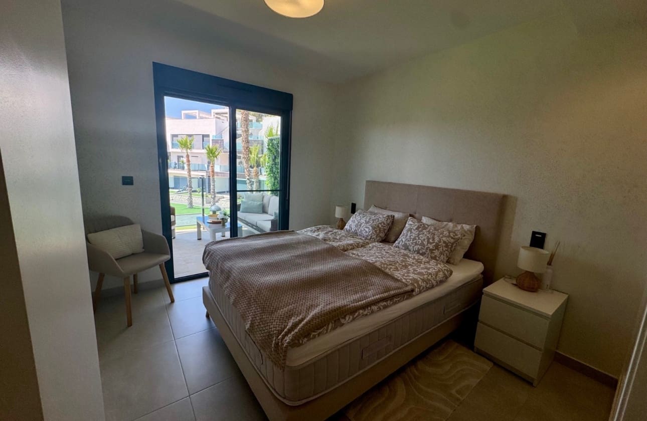 2 Zimmer Apartment zu verkaufen in El Raso mit Pool - 289.000 € (Ref: 9913796)