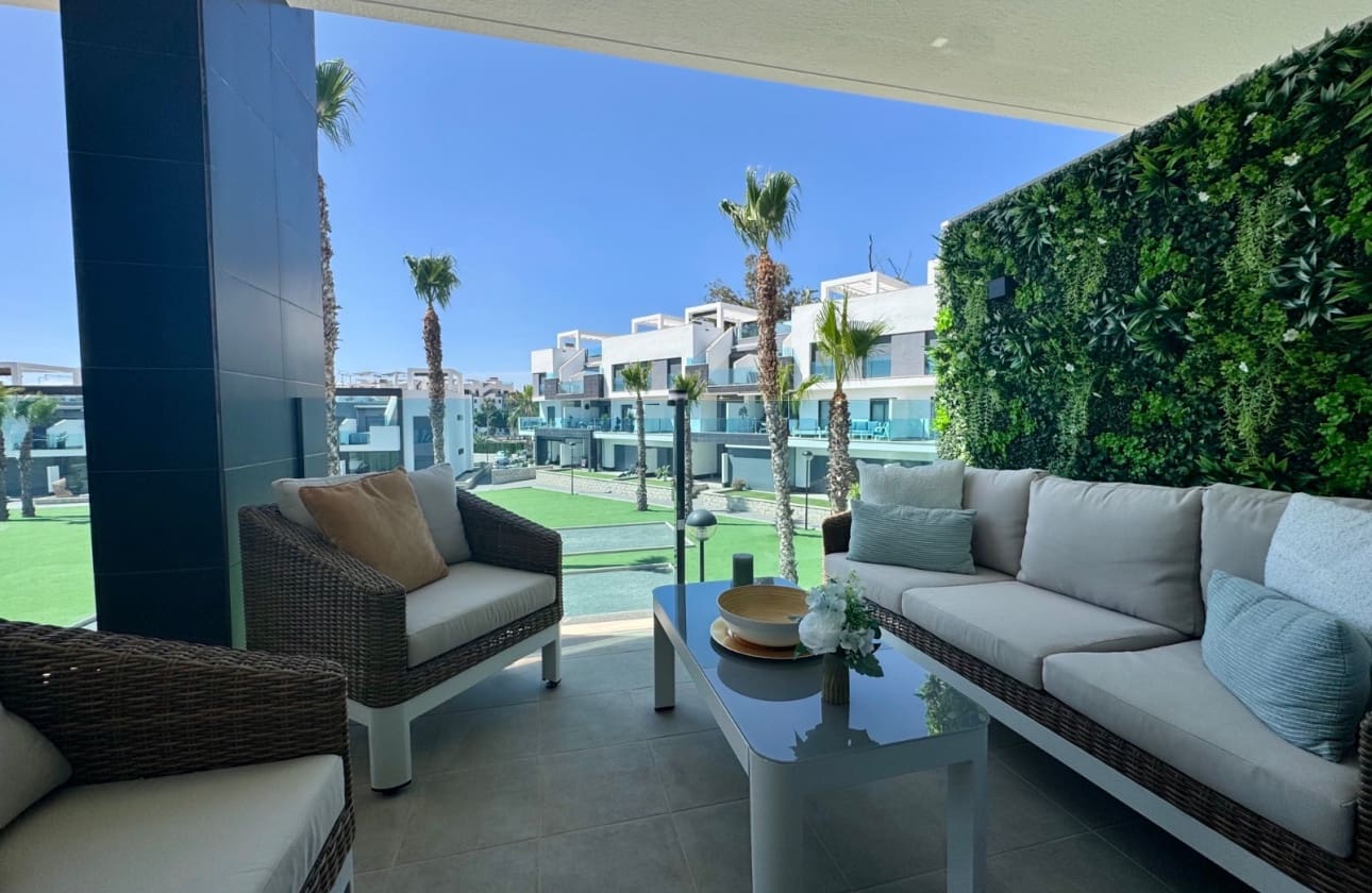 2 Zimmer Apartment zu verkaufen in El Raso mit Pool - 289.000 € (Ref: 9913796)