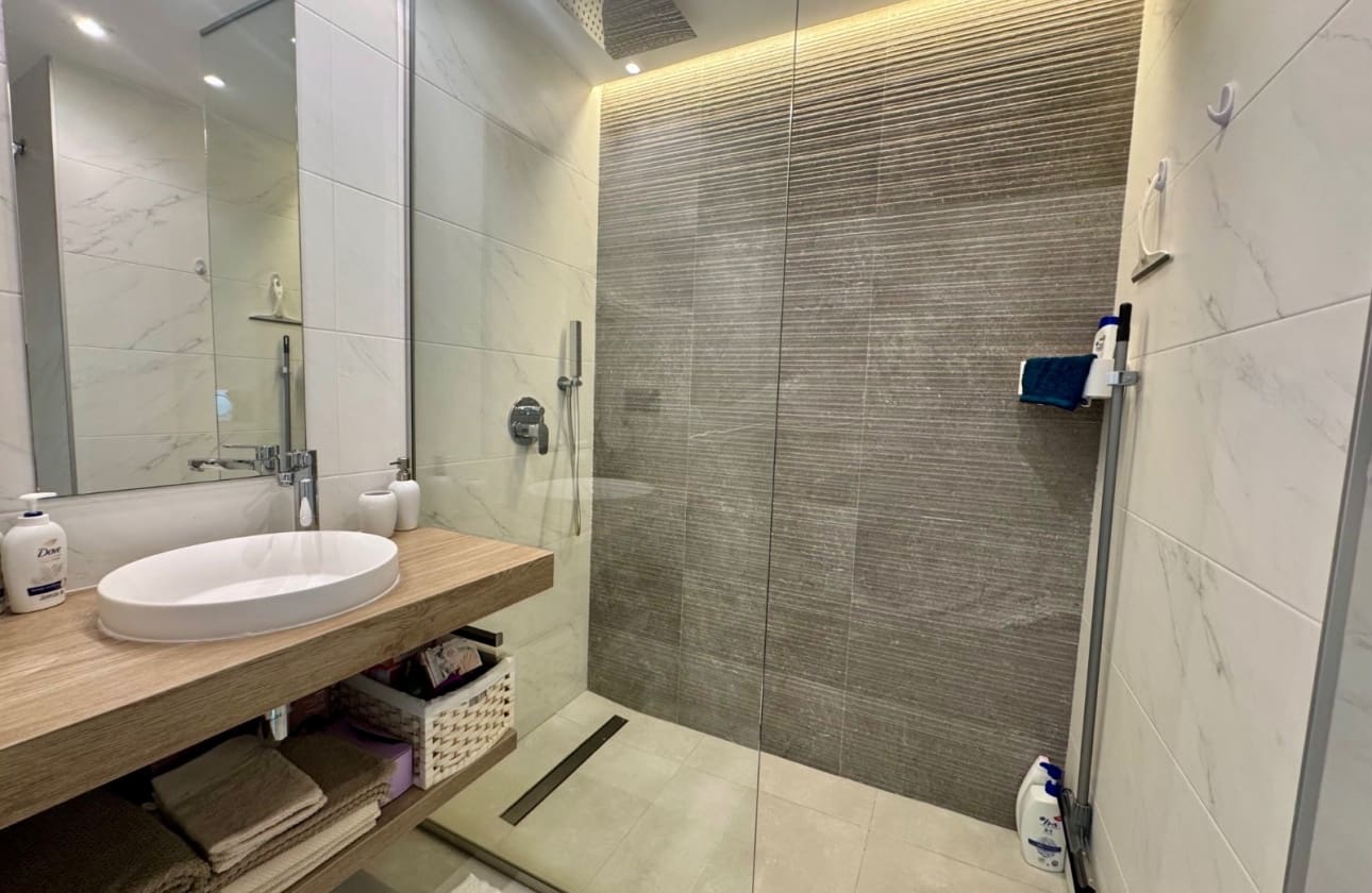 2 Zimmer Apartment zu verkaufen in El Raso mit Pool - 289.000 € (Ref: 9913796)