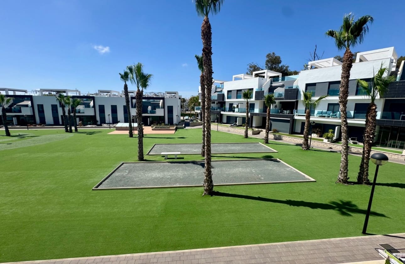 2 Zimmer Apartment zu verkaufen in El Raso mit Pool - 289.000 € (Ref: 9913796)