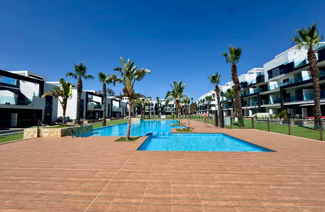 2 Zimmer Apartment zu verkaufen in El Raso mit Pool - 289.000 € (Ref: 9913796)